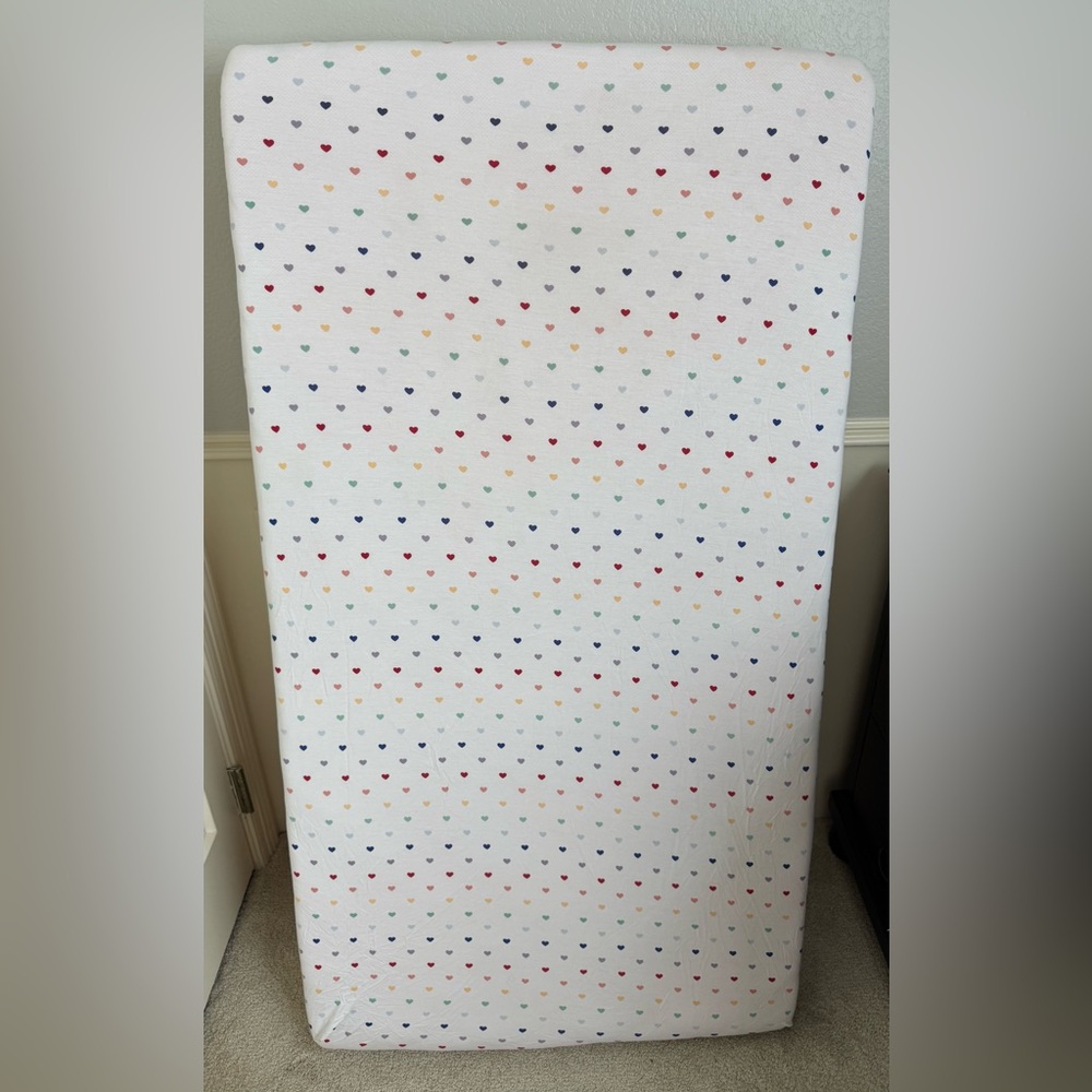 Kyte Baby Crib Sheet in Cloud Rainbow Heart Print